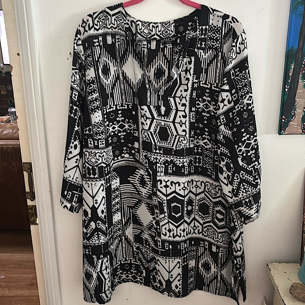 Citron Santa Monica 1x Black and White Geo Design Tunic